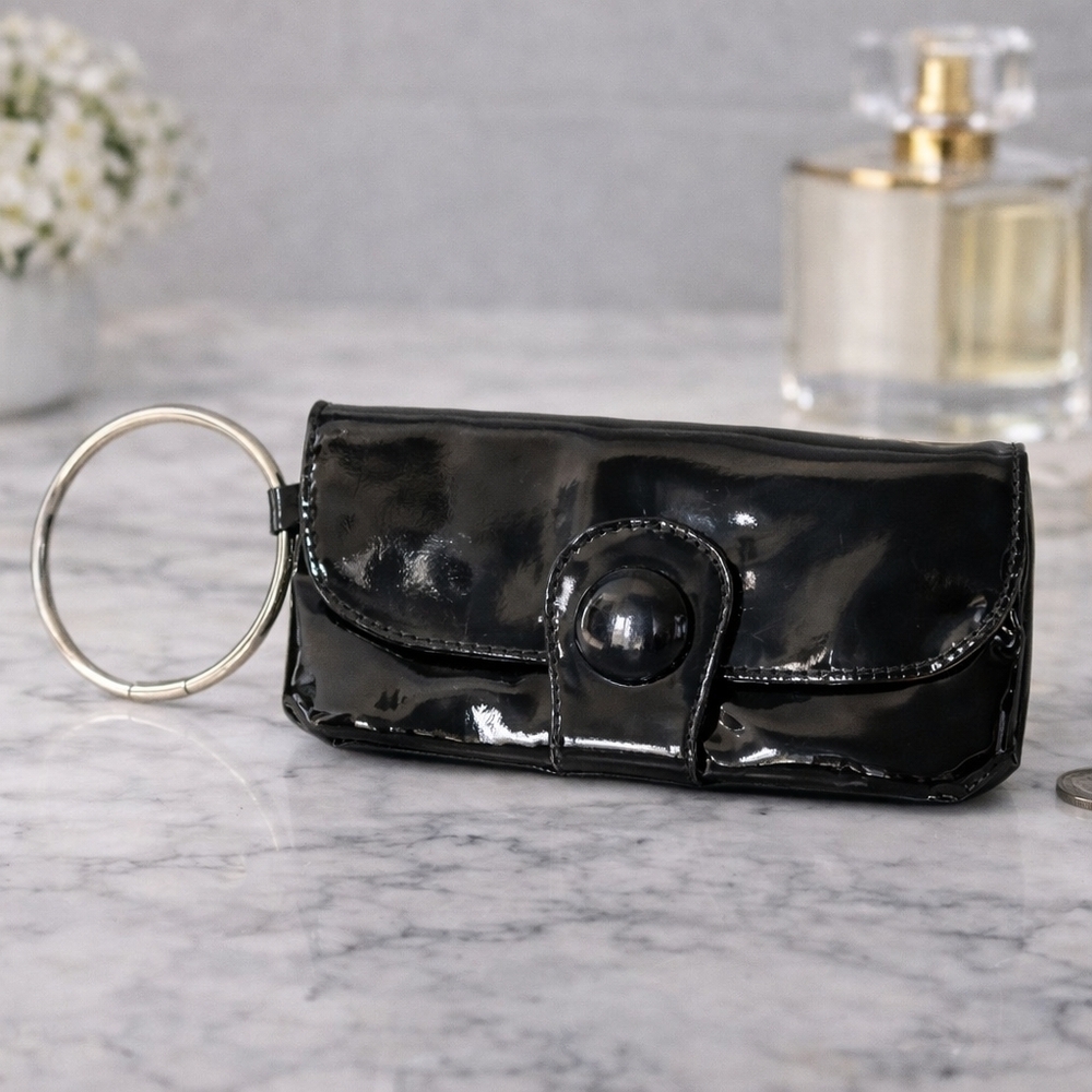 Black clutch